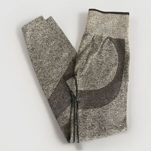 Victoria‎ Secret Pink Grey Leggings Ankle Size Small Athletic